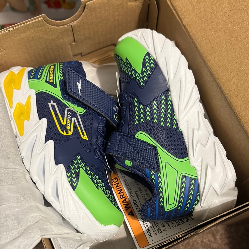 Skechers Kids' Navy and Lime light up Sneakers toddler size 7 NEW